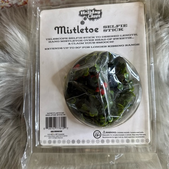 Christmas Selfie Stick Mistletoe 30 inch Holiday Christmas New - Picture 3 of 3